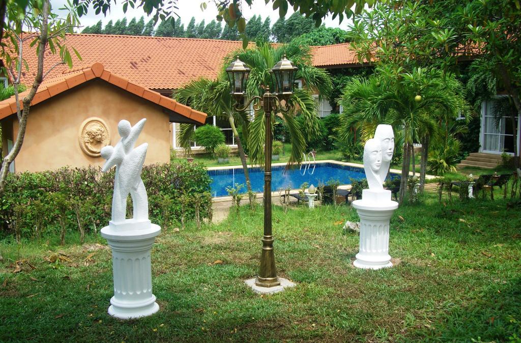 Pictory Garden Resort Sattahip Exterior photo