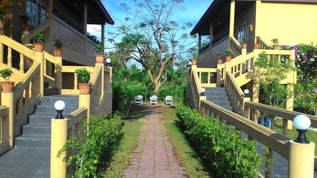 Pictory Garden Resort Sattahip Exterior photo
