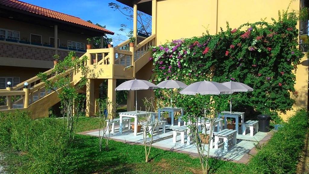 Pictory Garden Resort Sattahip Exterior photo